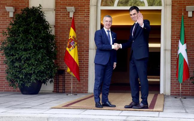 El lehendakari, I&ntilde;igo Urkullu, con el presidente S&aacute;nchez, en una anterior reuni&oacute;n