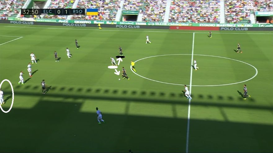 Lirola (círculo), su par, no se ha atrevido a saltar y está tapando una banda completamente vacía. Con el resto de emparejamientos aún vigentes, Gumbau tiene que dejar a Brais para apretar al 8 realista, pero es tarde ya.