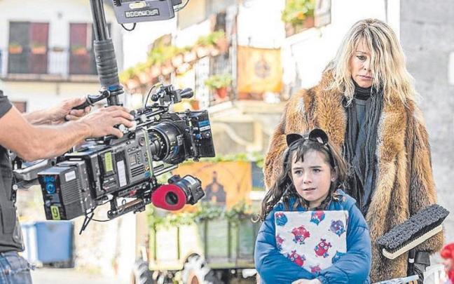 Belén Rueda y Maia Zaitegi, en el rodaje en Leitza.