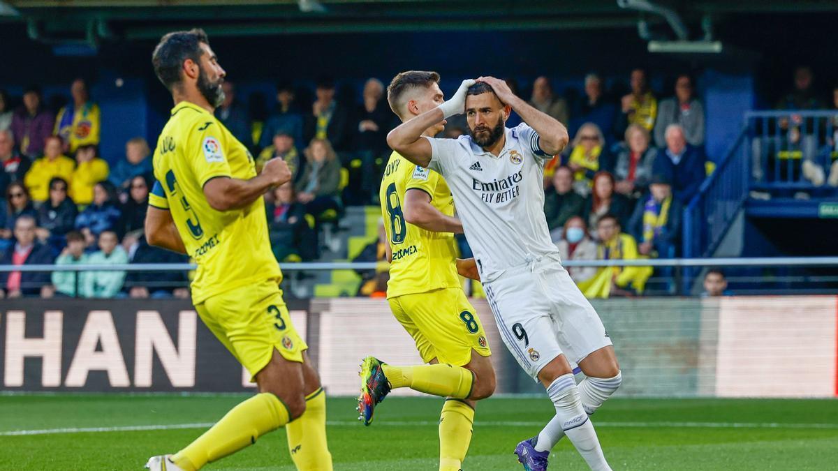 Benzema, delantero del Real Madrid, en el partido de Liga ante el Villarreal.