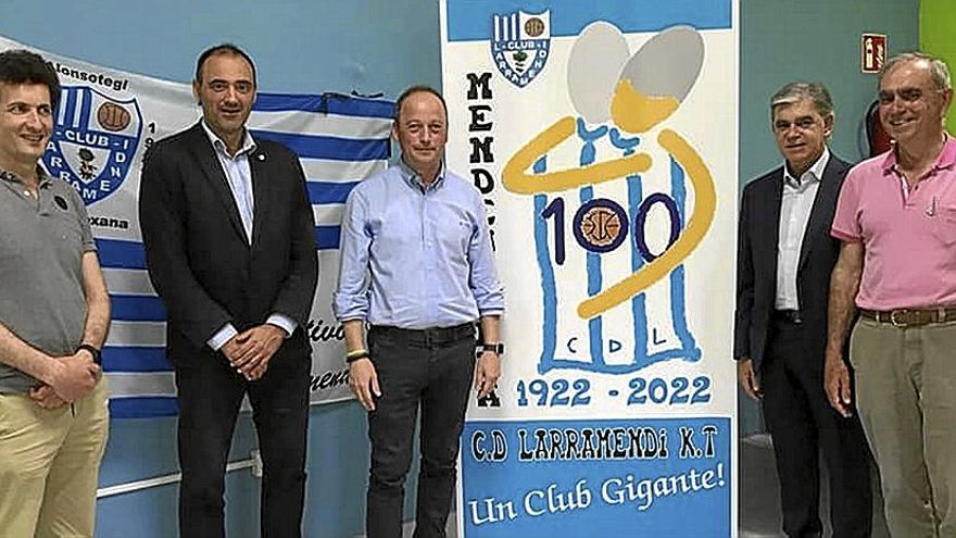 El acto de presentaci&oacute;n tuvo lugar en un local municipal con asistencia del alcalde, Joseba Urbieta, entre otras autoridades.