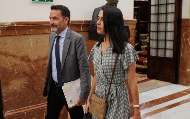 Edmundo Bal junto a Inés Arrimadas en los pasillos del Congreso