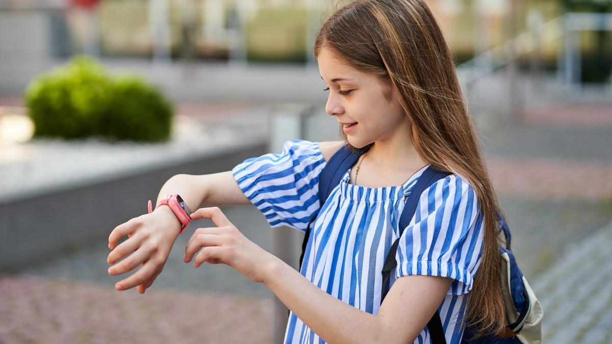 Los relojes inteligentes con conexión a internet se han convertido en el principal dispositivo para tener localizados a los menores.