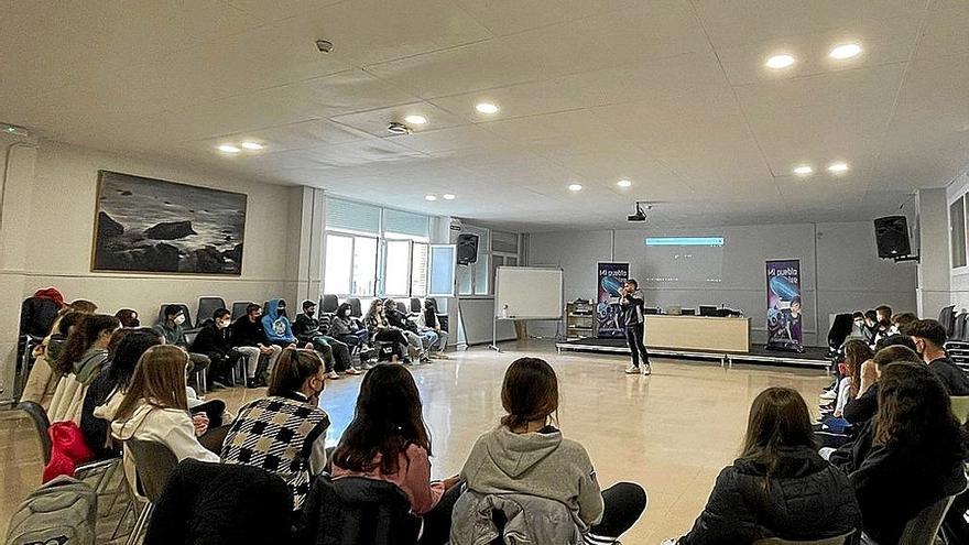 Alumnos del instituto, durante el pasado festival literario en Marcilla.