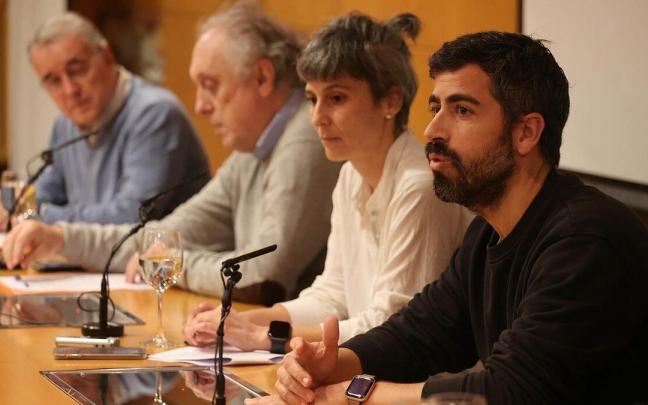 Jefes de servicio y supervisores de la OSI Donostialdeacriticos con la dirección de Osakidetza comparecen en rueda de prensa para exponer su opinión sobre la crisis derivada de as destituciones y dimisiones que se han sucedido en esa organiz Jefes de servicio y supervisores de la OSI Donostialdeacriticos con la dirección de Osakidetza comparecen en rueda de prensa para exponer su opinión sobre la crisis derivada de as destituciones y dimisiones que se han sucedido en esa organiz