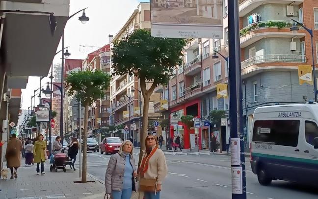 Las fotografías históricas se han colocado en farolas del centro de Portugalete.