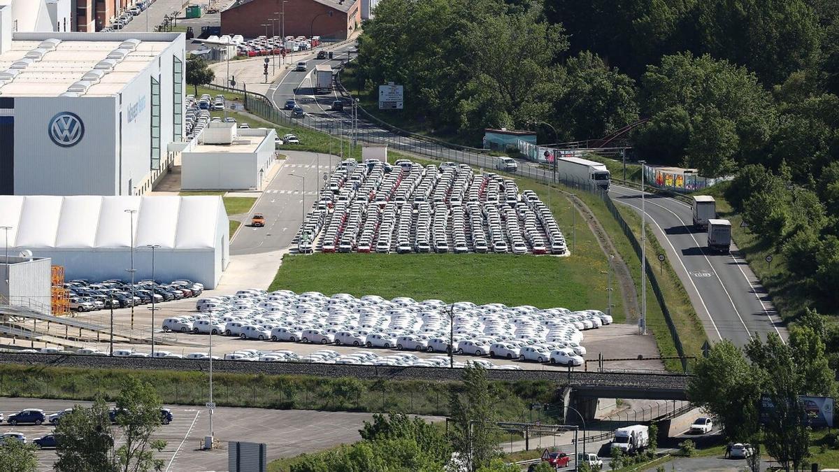 Campa de Volkswagen Navarra con vehículos incompletos