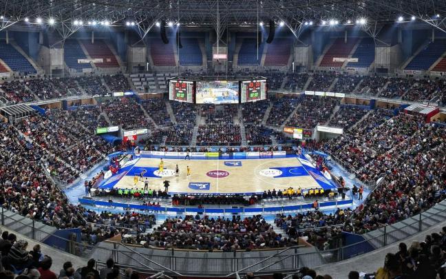 Vista general del Pabellón Fernando Buesa Arena lleno durante un partido