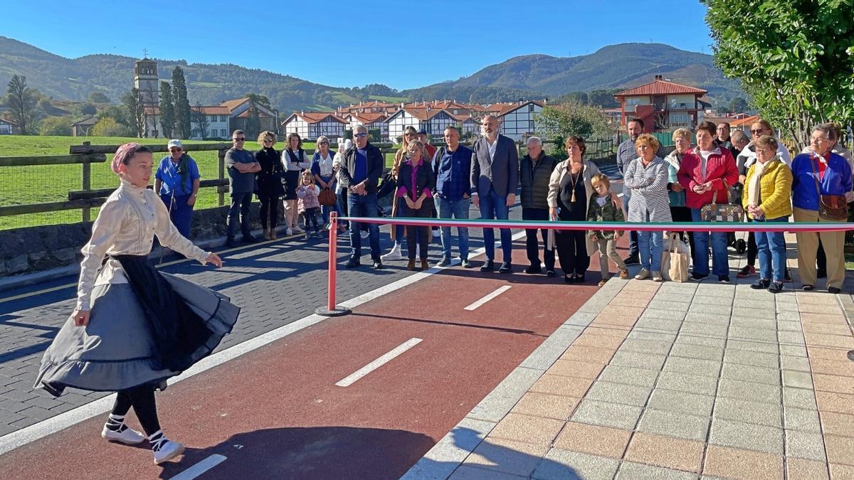 Acto del corte de la cinta del nuevo paseo de Las Carreras entre La Trinidad y El Mortuero.