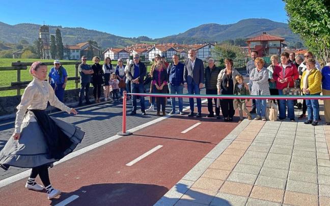 Acto del corte de la cinta del nuevo paseo de Las Carreras entre La Trinidad y El Mortuero.