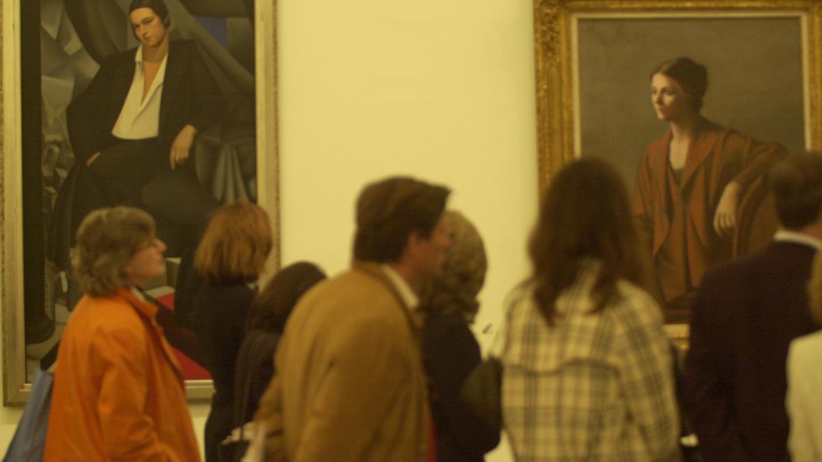 La muestra presentó en cuatro secciones un extenso análisis de los movimientos y temas más importantes que emergieron en París desde comienzos del siglo XX hasta 1968