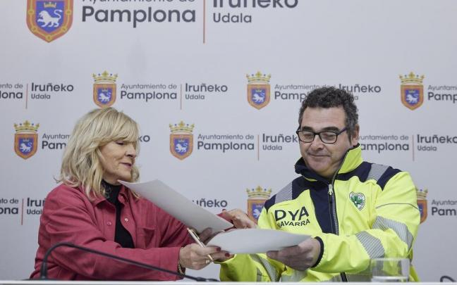 La concejala delegada de Servicios Sociales, Acción Comunitaria y Deporte, María Caballero, y el presidente de DYA Navarra, Peio Jiménez La concejala delegada de Servicios Sociales, Acción Comunitaria y Deporte, María Caballero, y el presidente de DYA Navarra, Peio Jiménez