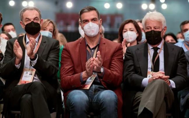 Pedro Sánchez, flanqueado por Felipe González y José Luis Rodríguez Zapatero Pedro Sánchez, flanqueado por Felipe González y José Luis Rodríguez Zapatero