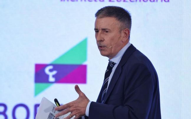 Joseba Madariaga habla ante un aforo de 150 personas. Joseba Madariaga habla ante un aforo de 150 personas.