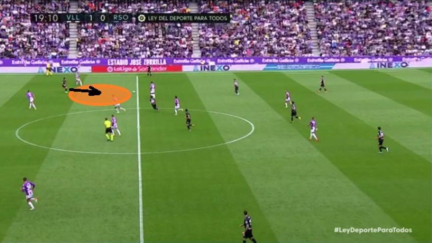 Y aquí tenemos al propio Kubo bajando a la misma parcela para convertirse en quinto centrocampista, girarse hacia dentro y poder jugar a pierna natural. Muy buen partido del japonés, siempre interpretando su papel con acierto.