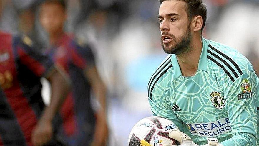 José Antonio Caro, portero imbatido del Burgos, durante el choque del conjunto blanquinegro frente al Levante.