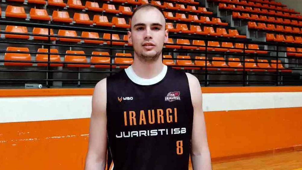 Iñigo Royo es uno de los contadísimos jugadores vitorianos que se codea a un nivel importante dentro del mundo del baloncesto.