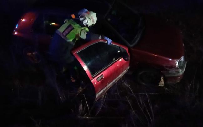 Estado en el que quedó el vehículo tras el accidente en San Adrián. Estado en el que quedó el vehículo tras el accidente en San Adrián.