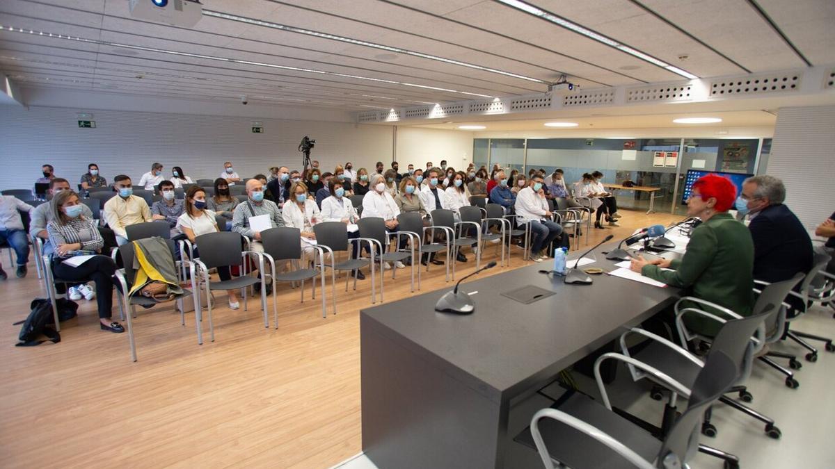 La consejera de Salud, Santo Induráin, en la apertura de las jornadas.