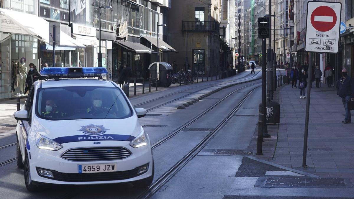 Vehículo de la Policía Loca de Gasteiz, ajeno a la noticia