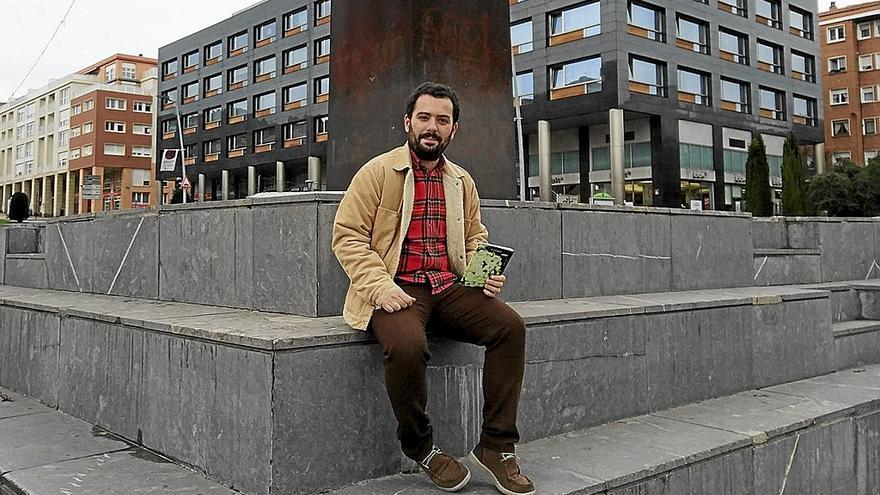 ‘El Extravío’ es el primer poemario de Miguel Aizpuru, que ya está preparando su segundo libro.