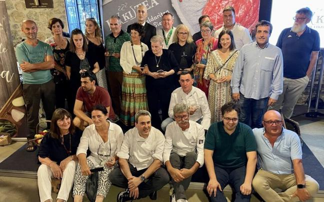 Foto de familia de premiados y organizadortes