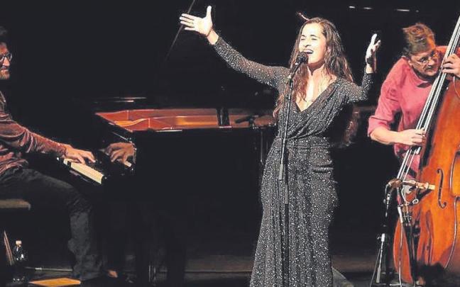 S&iuml;lvia P&eacute;rez Cruz en una actuaci&oacute;n en Pamplona. | FOTO: JAVIER BERGASA