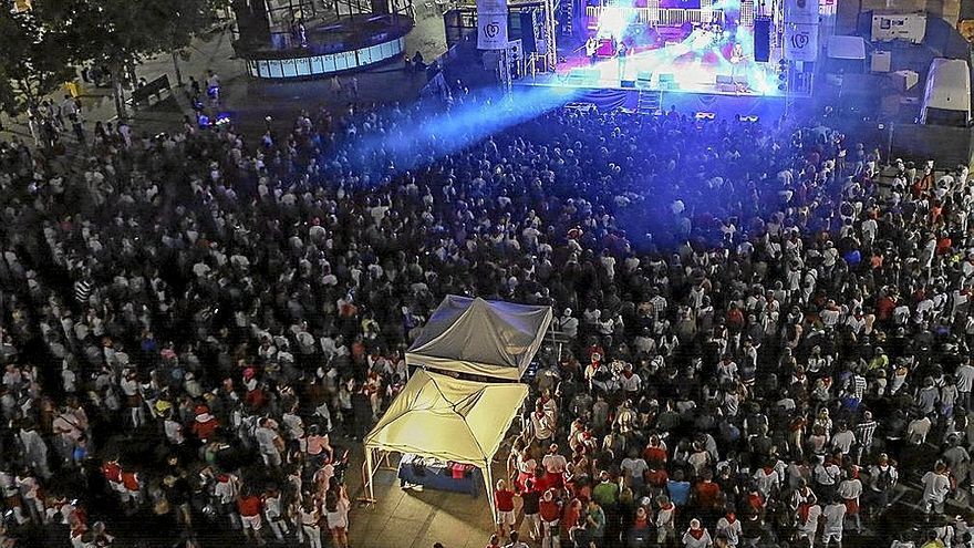 Concierto de 2018 de Doctor Deseo en la plaza de los Fueros de Estella. | FOTO: UNAI BEROIZ