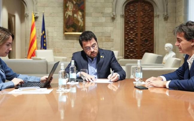Pere Aragonès, junto a su equipo de trabajo este pasado fin de semana en el Palau de la Generalitat. Pere Aragonès, junto a su equipo de trabajo este pasado fin de semana en el Palau de la Generalitat.