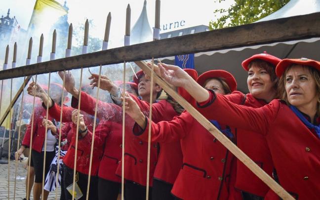 Las txupineras de Aste Nagusia se re&uacute;nen en el Arenal despu&eacute;s de tres a&ntilde;os