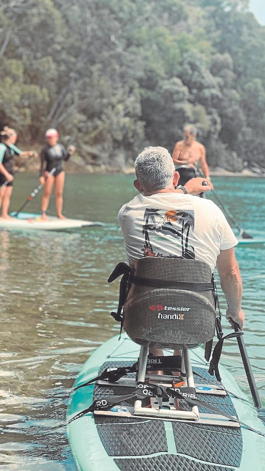 Practicando paddle surf en la costa vizcaína.