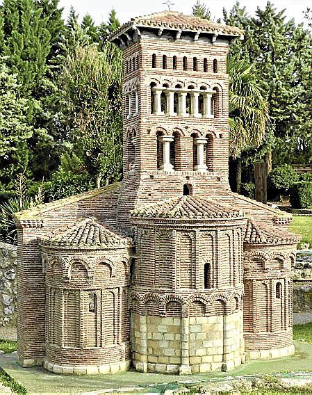 Maqueta de San Tirso, en Sahagún.