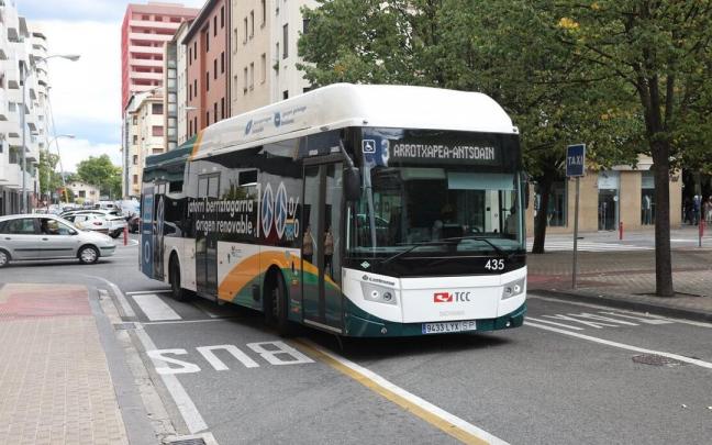 Una villavesa hace su recorrido en Pamplona. Una villavesa hace su recorrido en Pamplona.