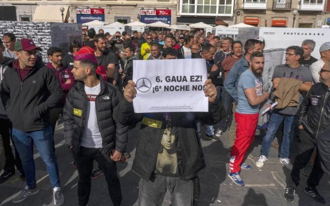 Concentración de trabajadores de Mercedes. Concentración de trabajadores de Mercedes.