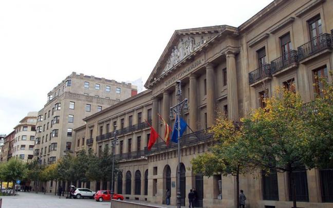 Exterior del Palacio de Navarra y de la Hacienda Foral Exterior del Palacio de Navarra y de la Hacienda Foral