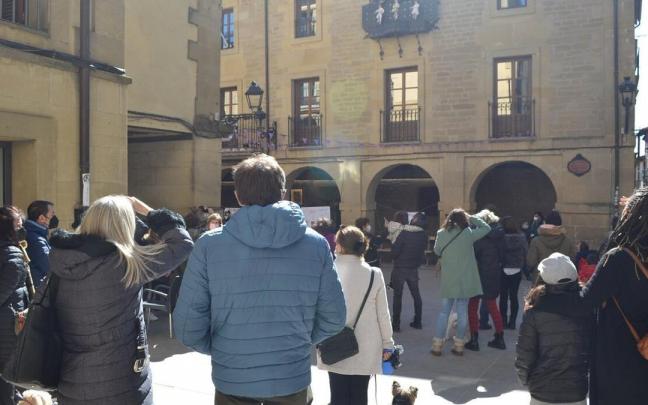 Turistas visitando Laguardia.