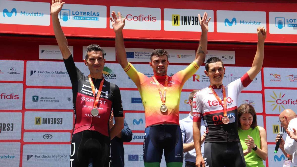 I&ntilde;igo Gonz&aacute;lez, en el podio como campe&oacute;n de Espa&ntilde;a &Eacute;lite