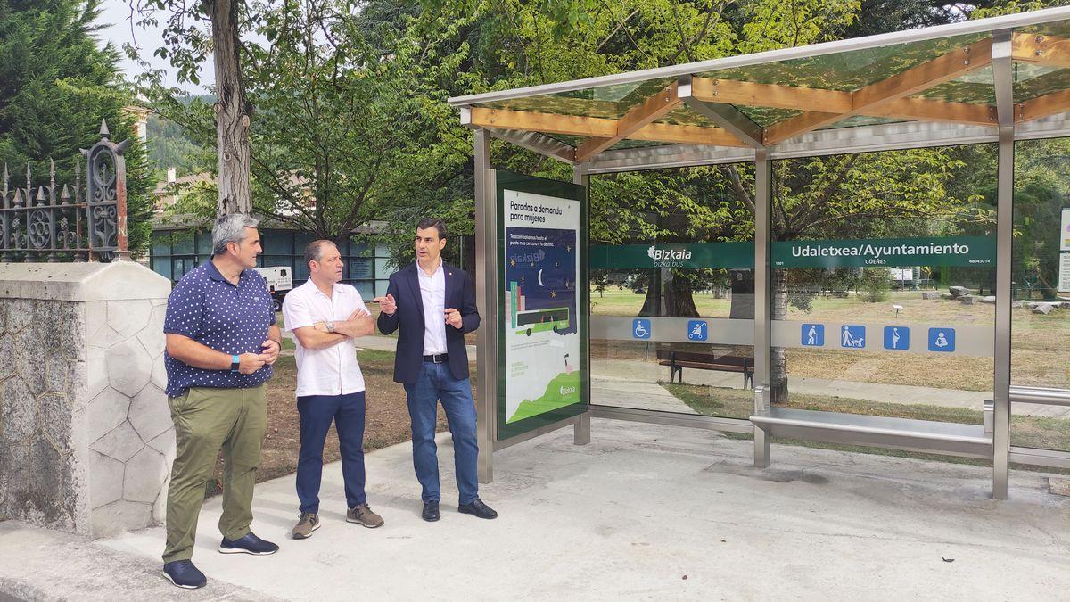 Juan Andrés Iragorri, el concejal Zigor Marcos y Miguel Ángel Gómez Viar.