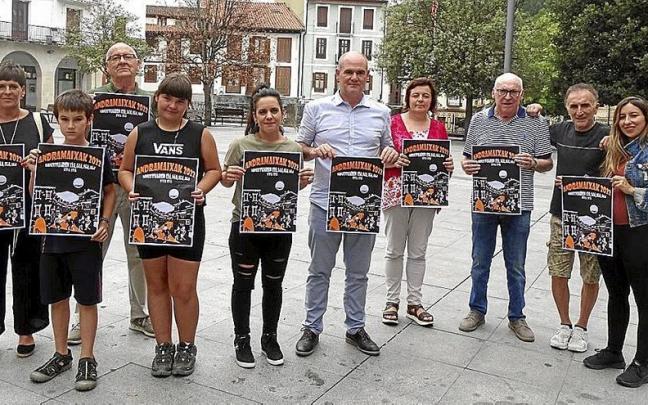 Presentación de los Andramaixak, que servirán toda su ‘artillería festiva’ del 13 al 17 de agosto.