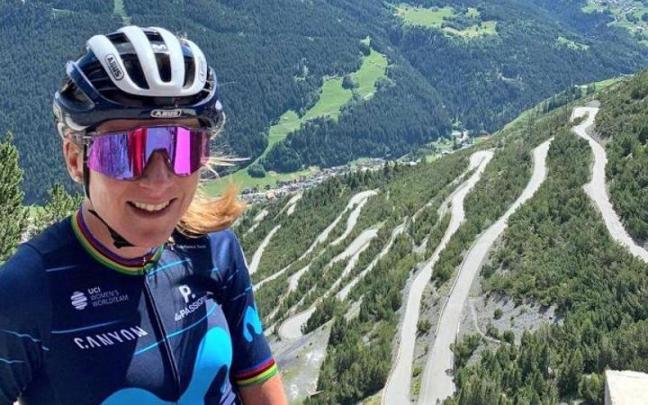 Annemiek Van Vleuten, en una imagen publicada en los Alpes italianos.