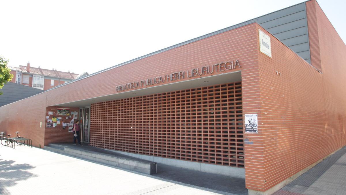 Fachada de la biblioteca de la Chantrea.