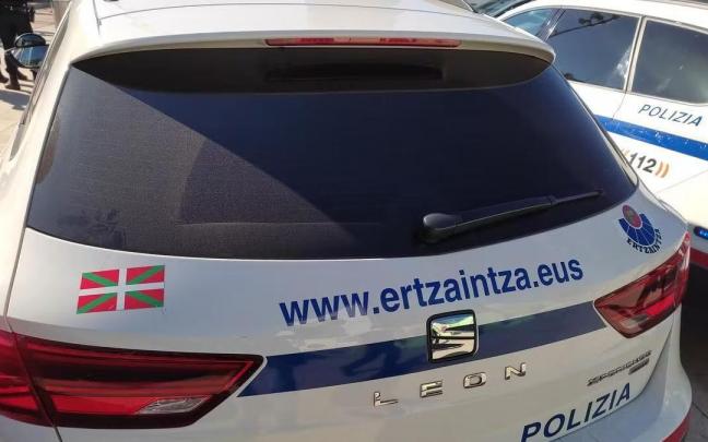 Imagen de un coche patrulla de la Ertzaintza.