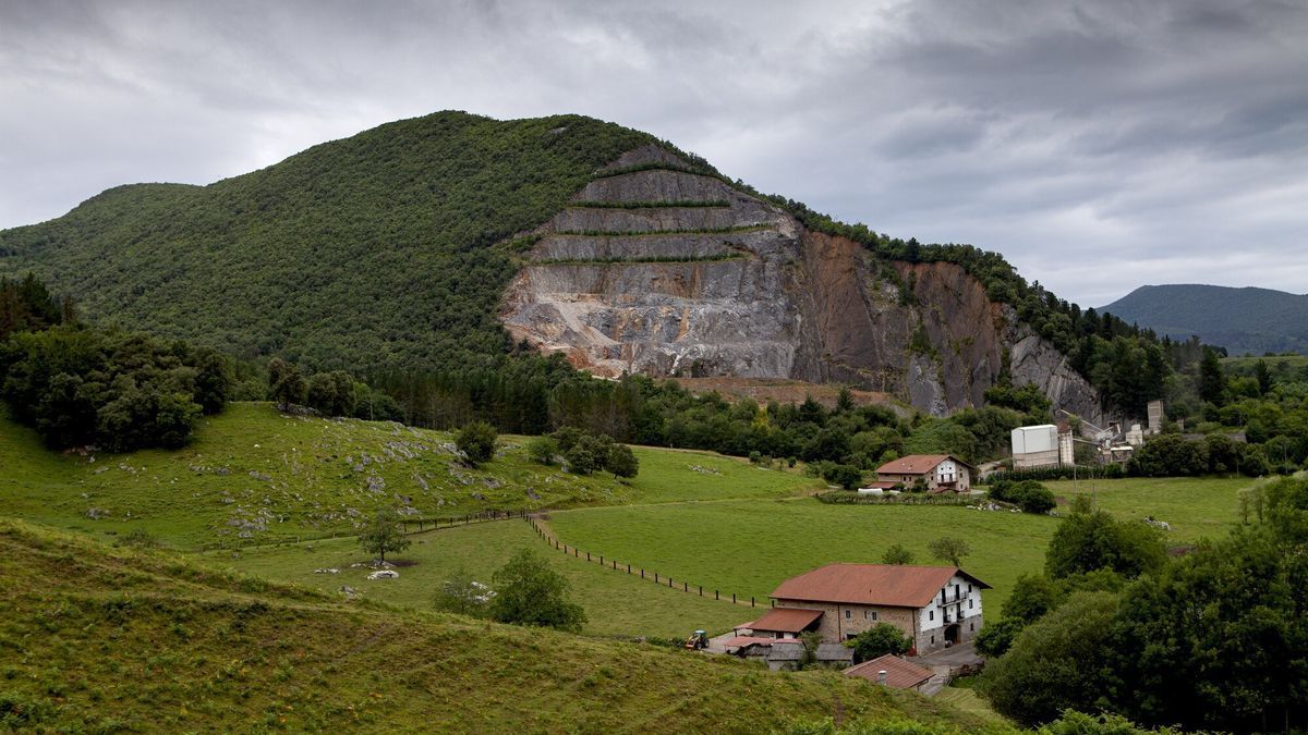 Cantera de Atxagakoa, en la cresta sur de Atxondo.