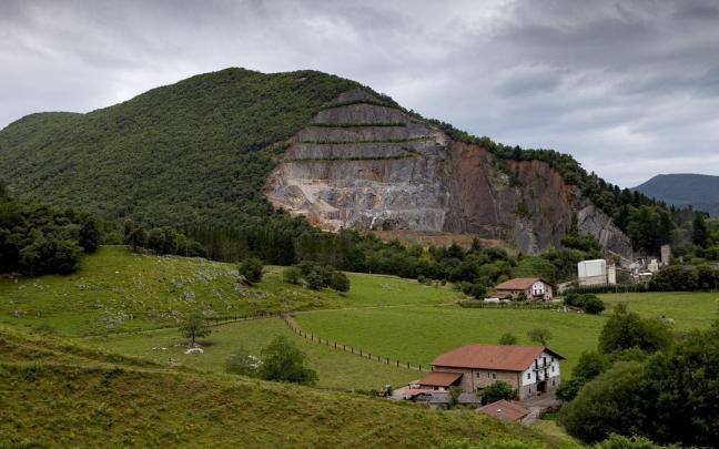 Cantera de Atxagakoa, en la cresta sur de Atxondo.