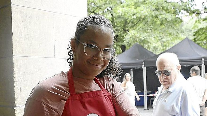 Cocina en familia en la plaza de Gipuzkoa