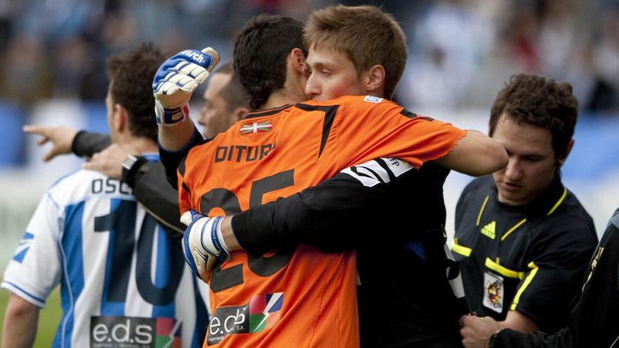 Javi Montoya en su debut con el Alavés en abril de 2011 en el Alavés de Tomé tras la expulsión de Dituro.