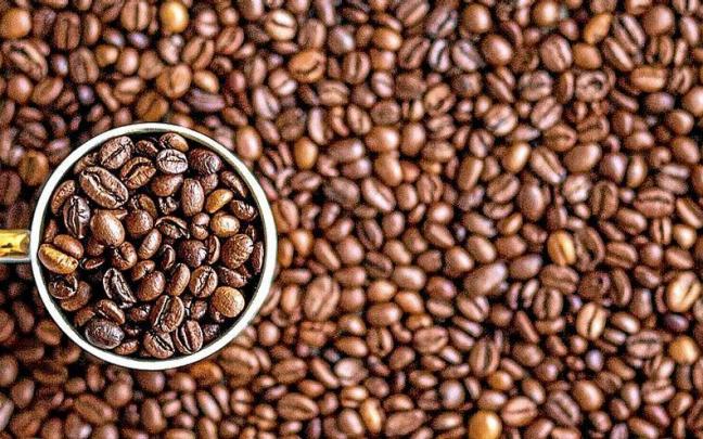 Café en grano ya tostado.