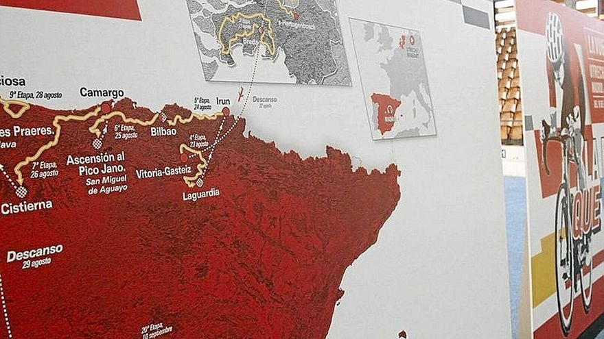 Itinerario de la carrera ciclista en un cartel.