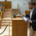 El parlamentario de Elkarrekin Podemos David Soto, al terminar su intervenci&oacute;n de ayer en el Parlamento.