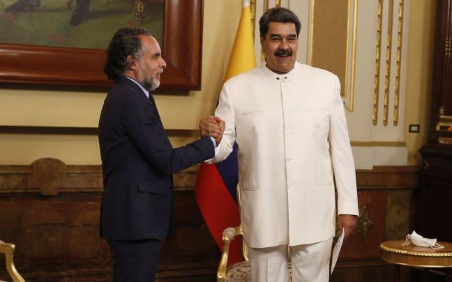 El embajador colombiano Armando Benedetti y el presidente Nicolás Maduro. El embajador colombiano Armando Benedetti y el presidente Nicolás Maduro.